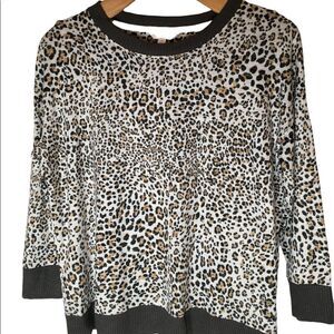 Secret Treasures Woman’s Sleepwear Super Soft and Cozy Animal Print Top Sz Med